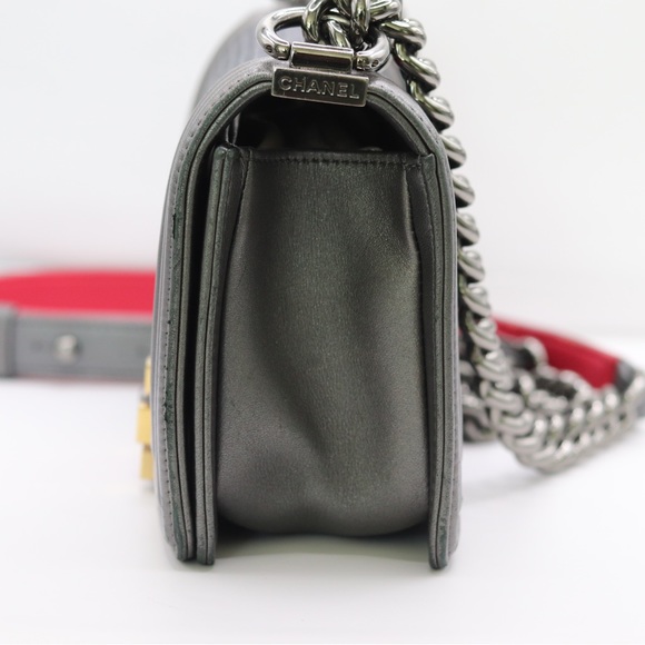 CHANEL‎ Rare Metallic Silver Cube Embossed Small Boy Bag, Silver Hardware 2014 - Picture 8 of 17